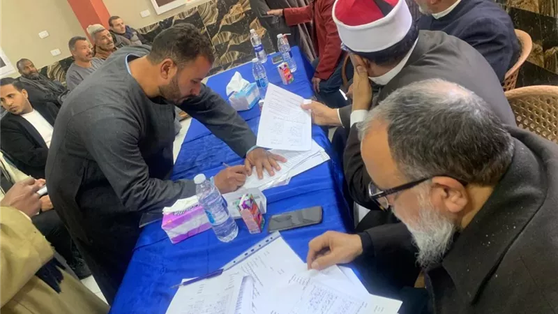 بسبب شبكة تقوية.. إنهاء نزاع بين 17 عائلة بقرية الحواصلية بالمنيا  