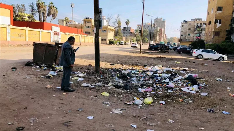 محافظ الدقهلية يجري جولة مفاجئة في شوارع دكرنس ويصدر قرارات عاجلة