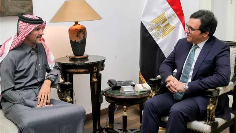 قبل معرض الكتاب.. وزيرا ثقافة مصر وقطر يبحثان تعزيز التعاون الثنائي