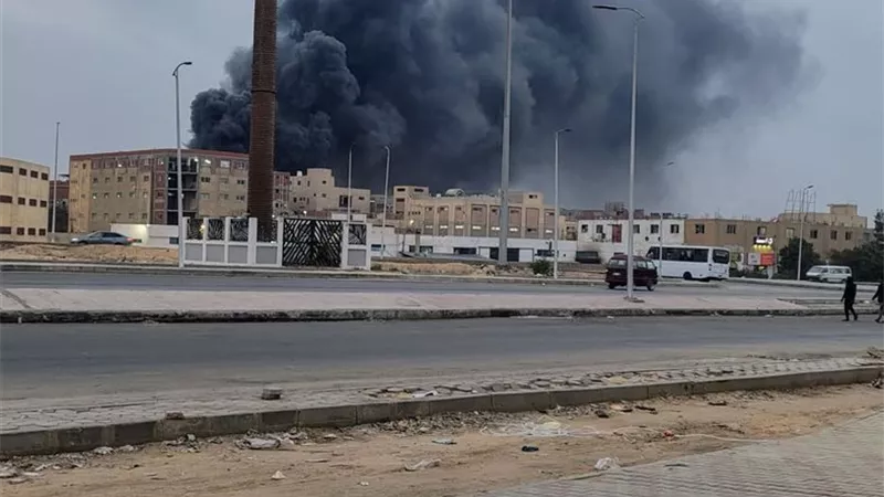 حريق هائل يلتهم مصنعًا في العبور