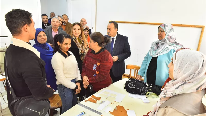 محافظ أسيوط ونائب وزير الاتصالات يتفقدان مركز 