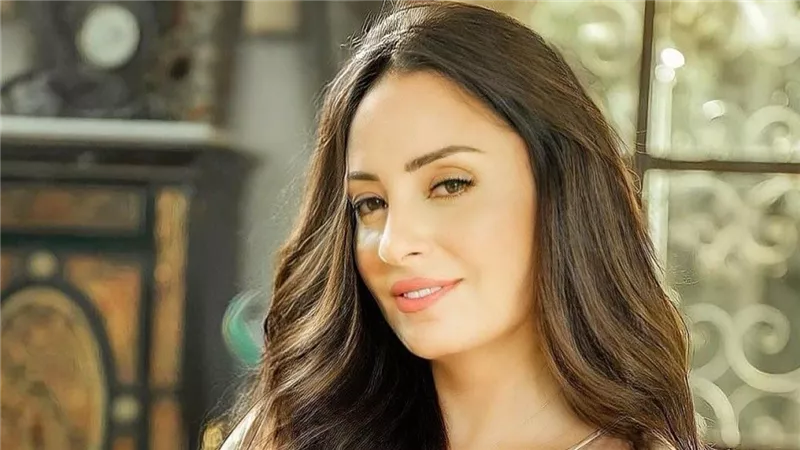 «شوربة كوارع».. نيرمين الفقي تكسر «الدايت» لعيون «أولاد الراعي»|فيديو
