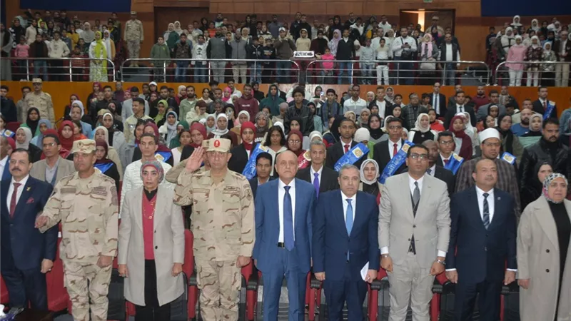 محافظ الأقصر وقائد قوات الدفاع الشعبي يشهدان فعاليات الندوة التثقيفية
