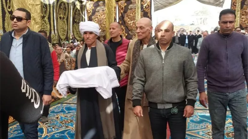 تقديم الكفن ينهي خصومة ثارية بين عائلتين بالمنيا