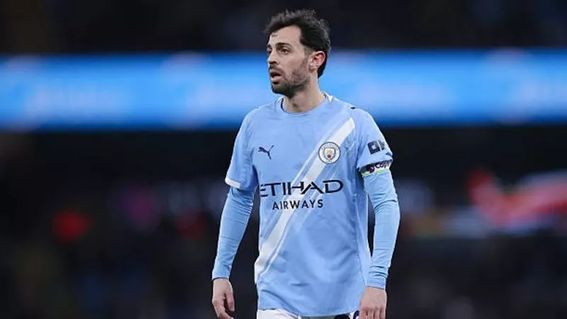 برناردو سيلفا يقترب من وداع مانشستر سيتي.. وبرشلونة يترقب