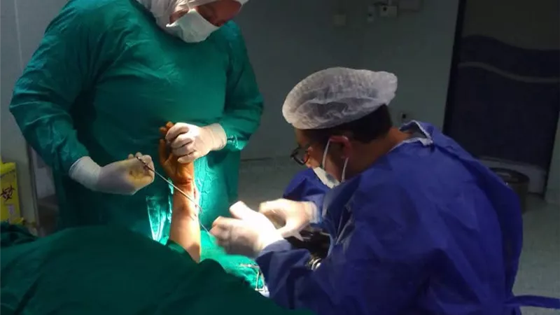 نجاح جراحة عظام معقدة في مستشفى الفشن المركزي