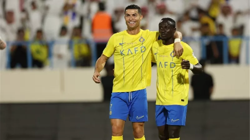 ماني يكشف تفاصيل مكالمته مع رونالدو بعد التتويج بأمم أفريقيا