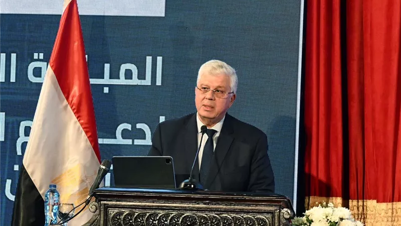 أيمن عاشور يستعرض رؤية «التعليم العالي» للاستثمار في العقول