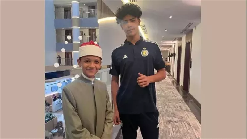 نجل كريستيانو رونالدو يخطف الأضواء مع نجم «دولة التلاوة»