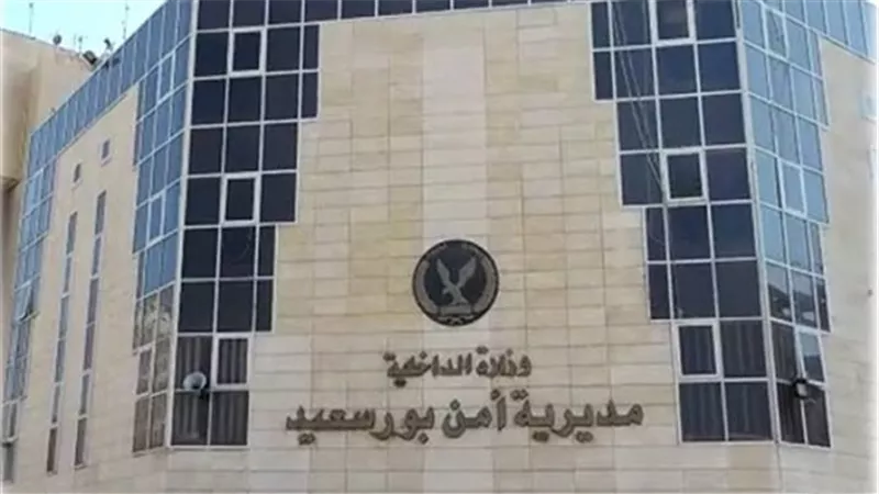 طلع مدمن .. القبض علي عشريني حاول إنهاء حياة والدته ببورسعيد 