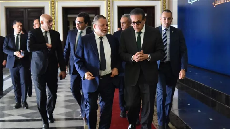 وزير الصحة يشهد إطلاق مبادرة لدعم الطلاب المتميزين بالجامعات