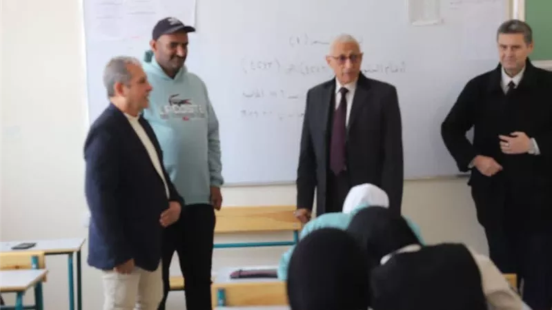 محافظ شمال سيناء يتفقد لجان امتحانات الشهادة الإعدادية
