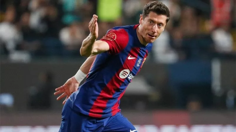 ليفاندوفسكي يقود تشكيل برشلونة أمام فالنسيا في ختام الليجا