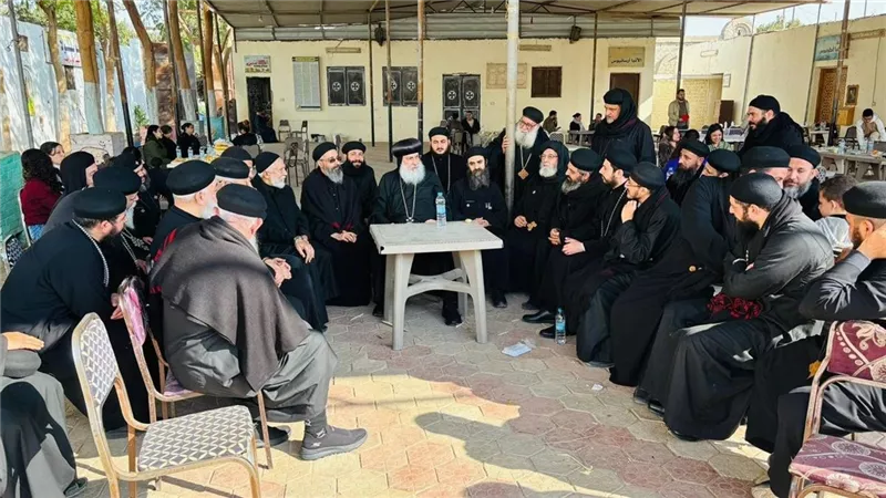 بمناسبة عيد الغطاس.. الأنبا فام يلتقي بمجمع كهنة شرق المنيا وأسرهم|صور