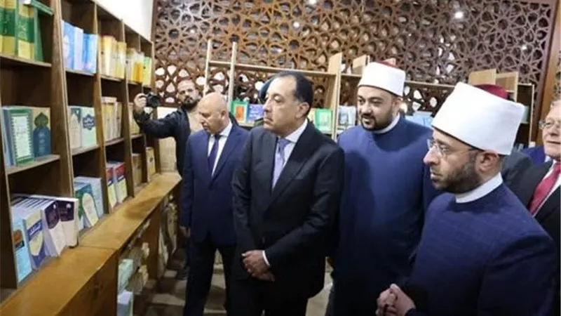 وزير الأوقاف يستقبل رئيس الوزراء بمعرض الكتاب ويشيد بتكامل المؤسسات