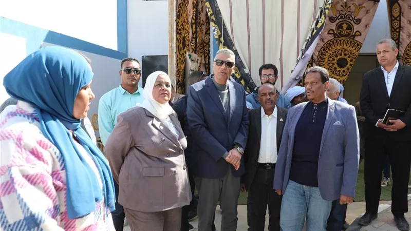 محافظ أسوان يعطى إشارة البدء للتشغيل التجريبي لمحطة معالجة الصرف الصحي