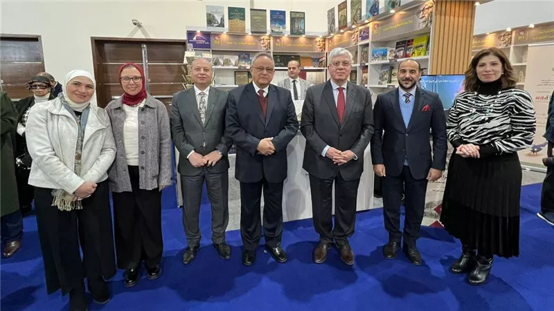 وزيرا الثقافة والتعليم العالي يتفقدان جناح مكتبة الإسكندرية في معرض الكتاب