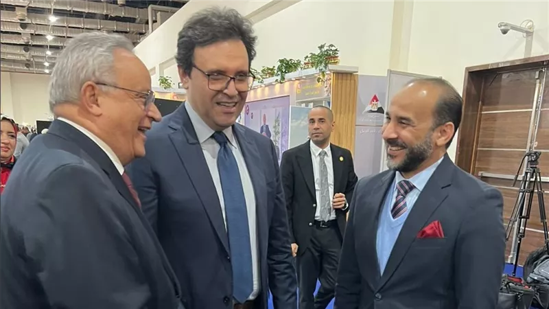 وزيرا الثقافة والتعليم العالي يتفقدان جناح مكتبة الإسكندرية بمعرض الكتاب