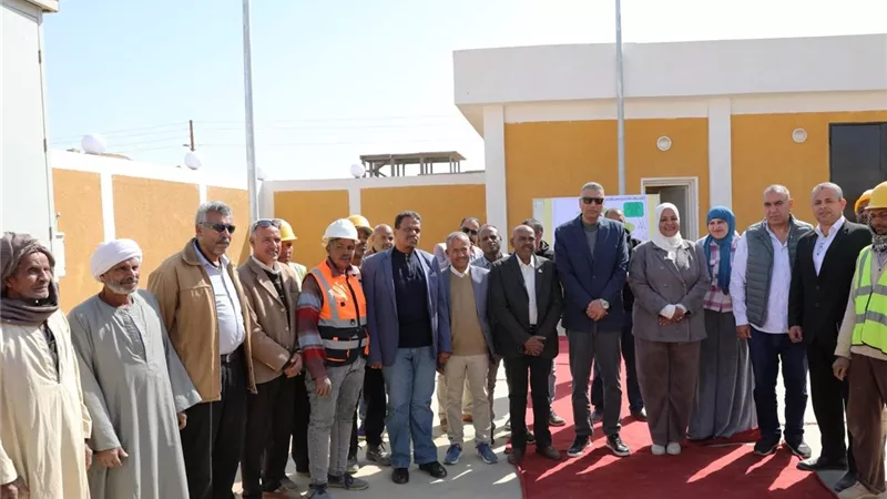 محافظ أسوان يعطي إشارة بدء التشغيل التجريبي لمحطة معالجة الصرف الصحي