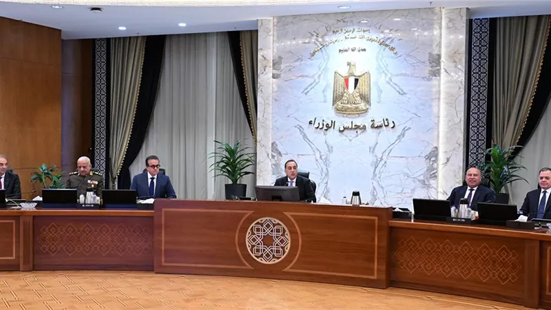 رئيس الوزراء: سددنا 5 مليارات دولار من مستحقات الشركاء الأجانب في البترول