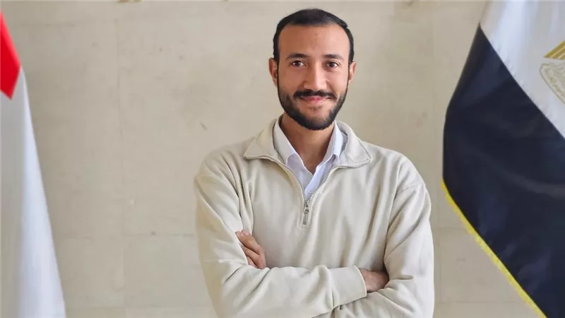 محمود العزبة: الفلسفة العبثية تمنحنا سلاما نفسيا وإعادة تفكير بالحياة|خاص
