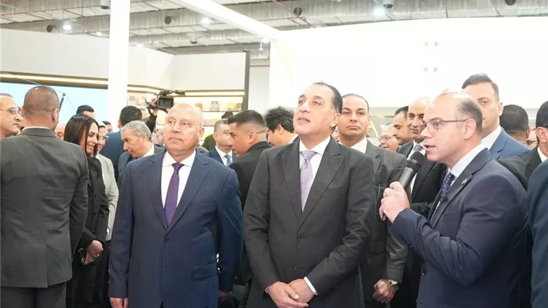 رئيس الوزراء يتفقد جناح الرقابة المالية بمعرض القاهرة الدولي للكتاب