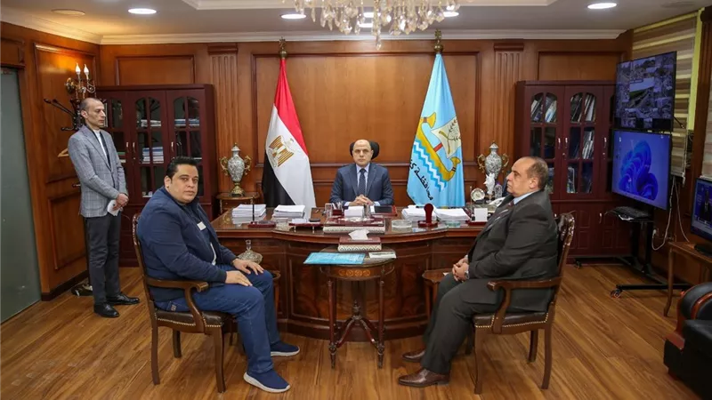 محافظ كفر الشيخ يناقش عدداً من الملفات مع نواب البرلمان والشيوخ