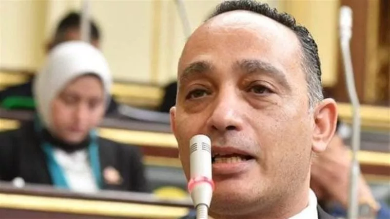 «البياضي» يطالب بإصدار قرارات تكليف للمستحقين من «4» كليات بالقطاع الطبي