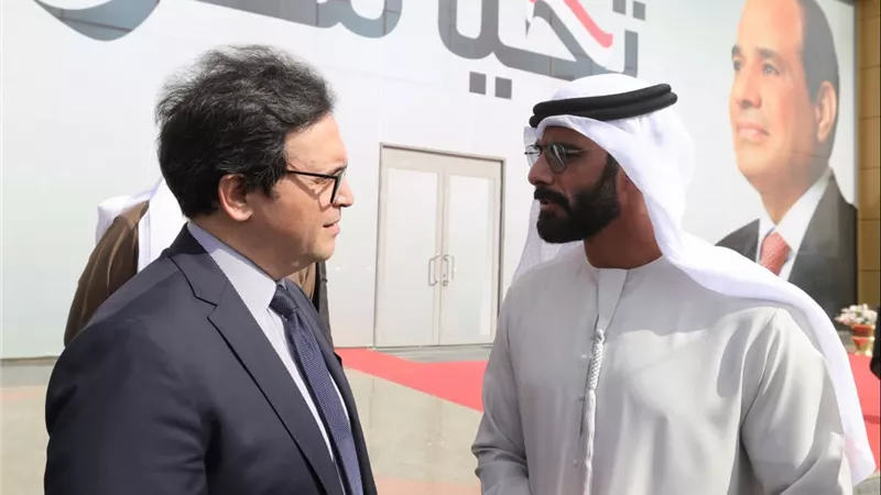 وزير الثقافة يؤكد على التعاون الثقافي بزيارة جناح الدول الشقيقة|صور