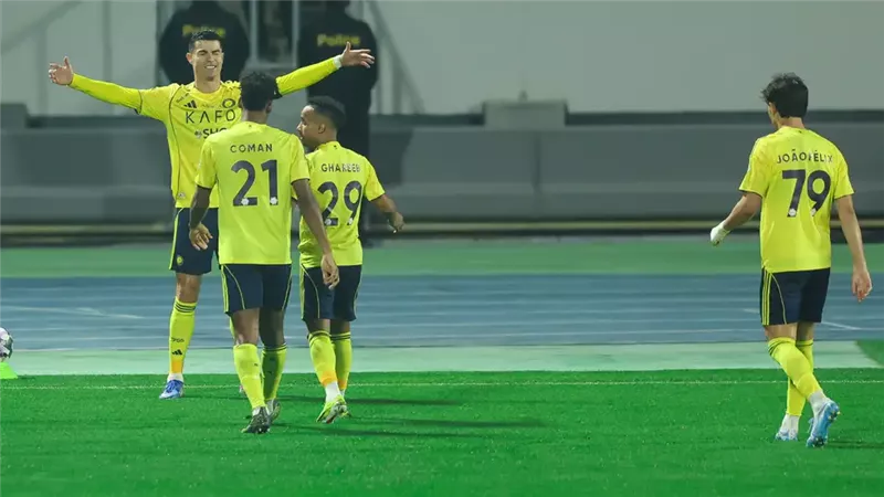 النصر يواصل ملاحقة الهلال على الصدارة بفوز صعب أمام ضمك