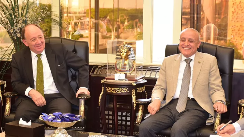 محافظ الأقصر يستقبل سفير الأرجنتين بالقاهرة لبحث سبل التعاون المشترك