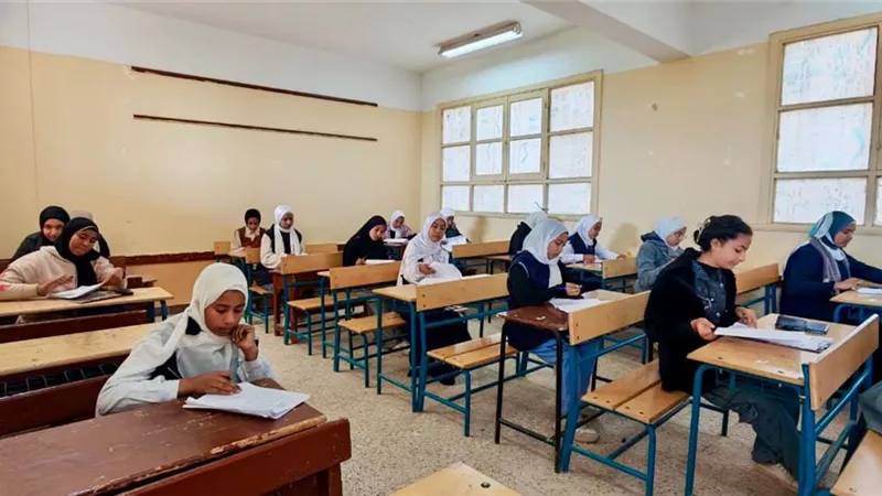 أكثر من 2 مليون طالب ينهوا امتحان الشهادة الإعدادية وموعد أجازة نصف العام