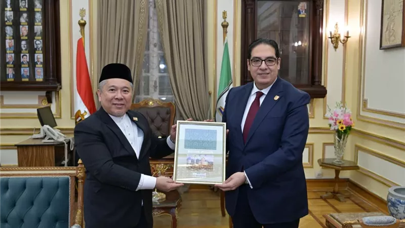 جامعة القاهرة تستقبل رئيس جامعة السلطان الشريف علي الإسلامية|تفاصيل  
