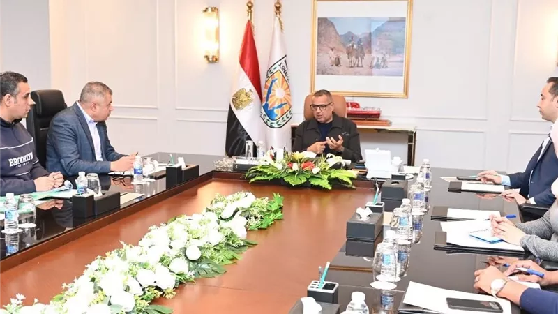 محافظ جنوب سيناء يناقش الموقف التنفيذي للخطة الاستثمارية 