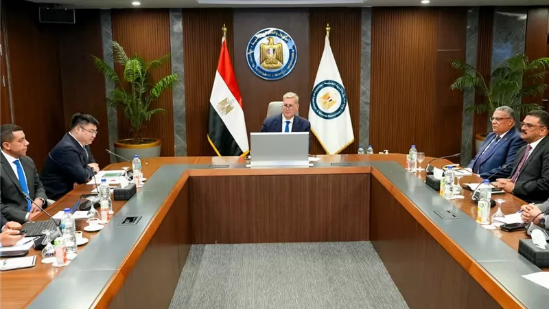 وزارة البترول: مجموعة صينية تعتزم استثمار ملياري دولار في مصر