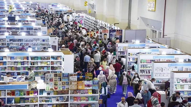 معرض الكتاب.. هل هناك توجيهات باستيعاب أكبر عدد من دور النشر؟|فيديو