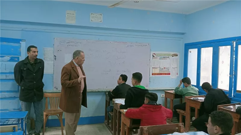 وكيل «تعليم أسيوط» يتفقد ختام امتحانات الشهادة الإعدادية