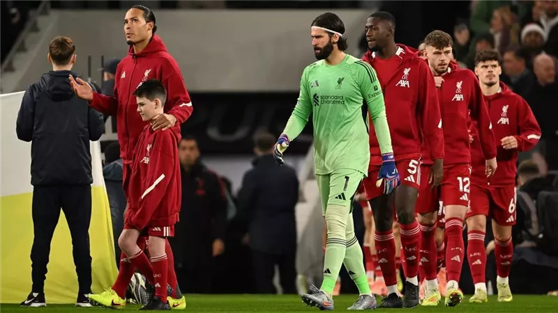 ليفربول يحتفي بإنجاز فان دايك أمام مارسيليا بدوري أبطال أوروبا 