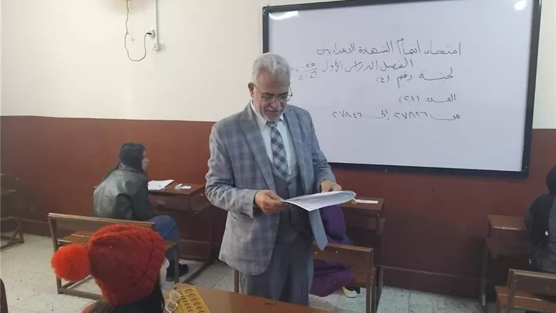 مدير «تعليم الإسماعيلية» يتفقد ختام امتحانات الشهادة الإعدادية