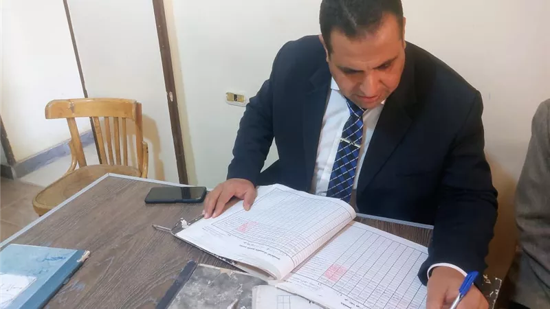 مدير القوى العاملة بقنا يفاجئ مكتب تفتيش وتشغيل نقادة