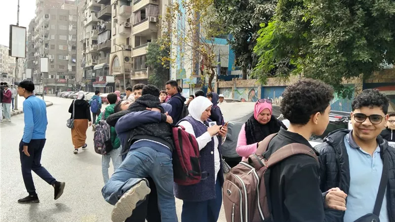 فرحة طلاب أسيوط بعد انتهاء امتحان العلوم.. وبداية أجازة نصف العام