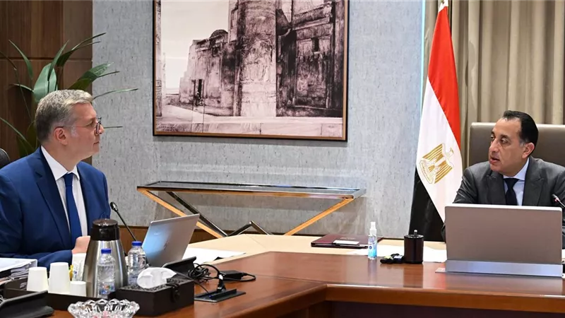 رئيس الوزراء: قطاع البترول محرك رئيسي لتحقيق الاكتفاء الذاتي