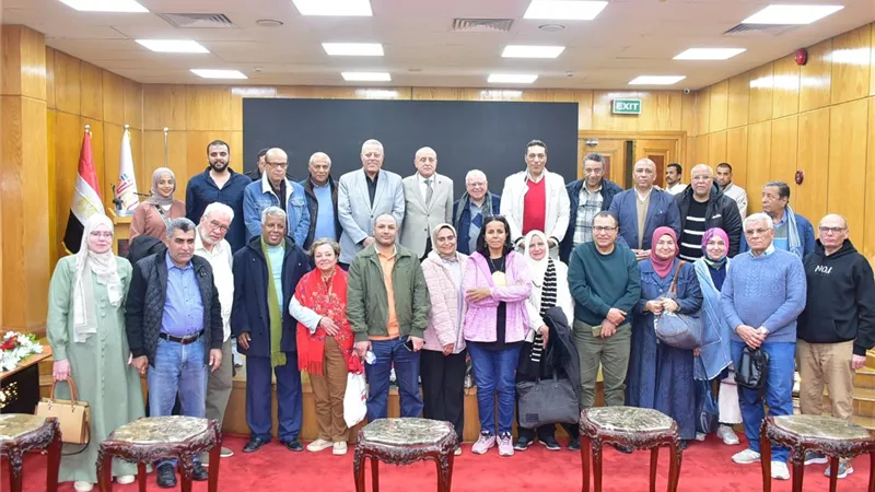 محافظ الأقصر يلتقي وفد نقابة الصحفيين ويستعرض الإنجازات