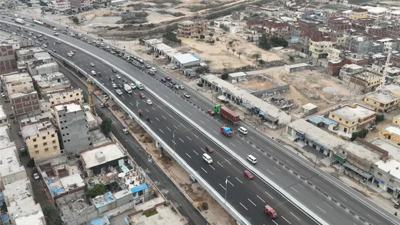 بدء التشغيل التجريبي لمشروع توسعة ورفع مناسيب كوبري العامرية 