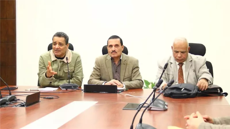 مستقبل مصر تحت أضواء القصيدة.. شعراء الأزهر يخطفون الأنظار في معرض الكتاب