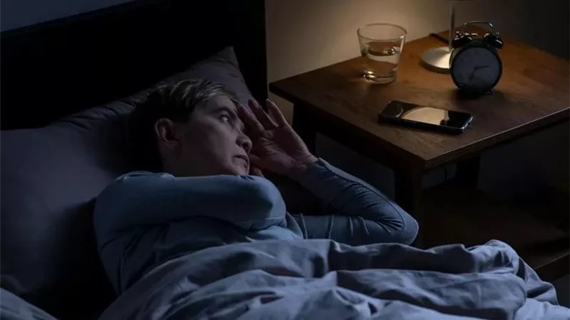 بعد الاستيقاظ ليلًا.. إليكم خطوات عملية للعودة إلى النوم