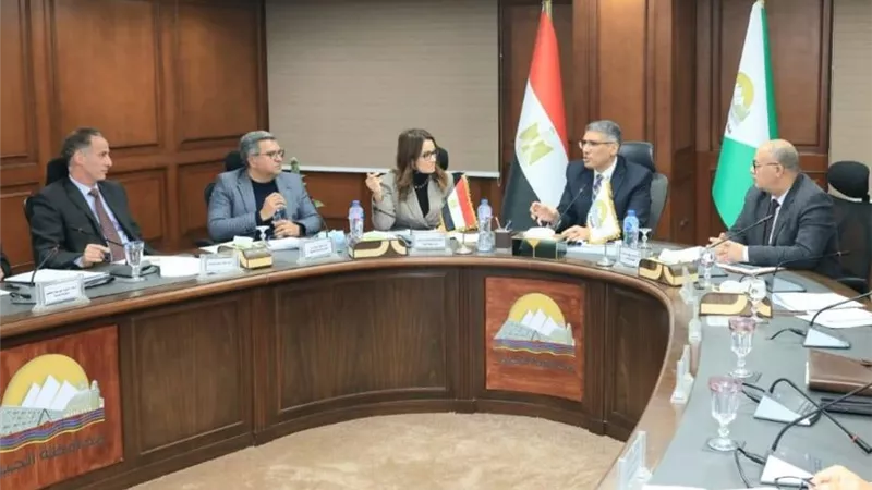 محافظ الجيزة يترأس اجتماع مجلس إدارة جهاز رعاية وتشغيل الشباب