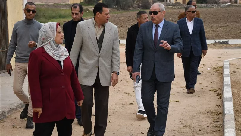 رئيس جامعة قناة السويس يتفقد مزرعة كلية الطب البيطري 
