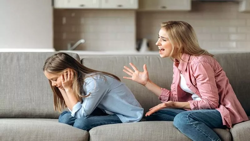 كيف تتعامل مع ابنك المتمرد؟.. استشاري نفسي يوضح|فيديو