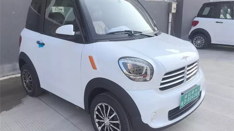 إيونيكس CITY.. سيارة كهربائية روسية مخصصة للمدينة 